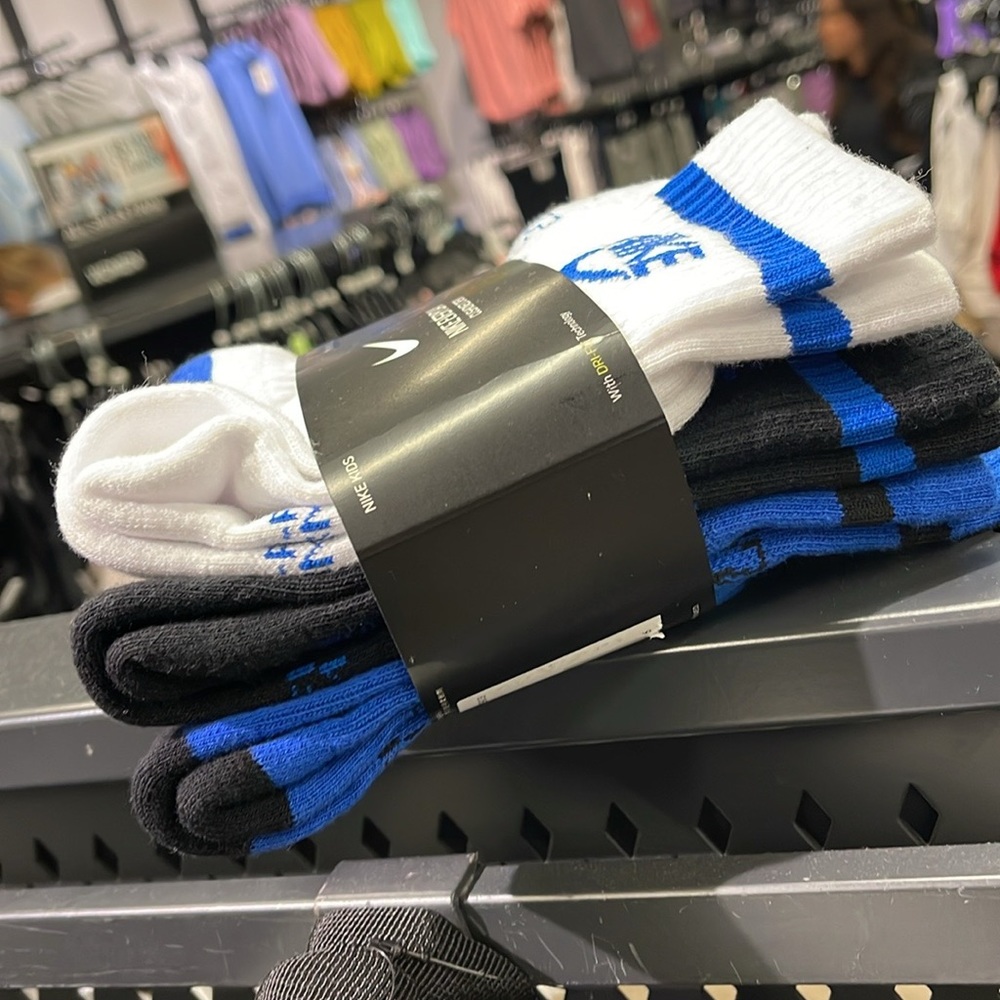 NIKE 
Training Crew Socks (6 Pairs)
Nike Everyday Cushioned - Picture 15 of 16